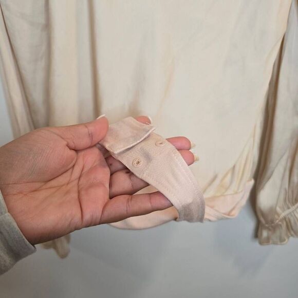 Paige Bodysuit Women's Small Satin Beige‎ Square Neck 100% Polyester Stretch - Picture 5 of 9